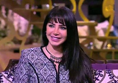 إنجي علاء تشارك جمهورها صور كواليس "بلا دليل"