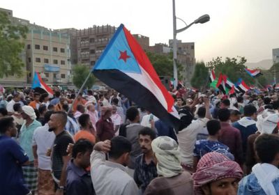 حشود جماهيرية ضخمة تشارك بمليونية الوفاء للإمارات بالمكلا (فيديو وصور)