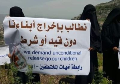 انتهاكات مدنية وفساد فاضح.. الحوثي يستغل فراغ الشرعية على الجبهات (ملف)