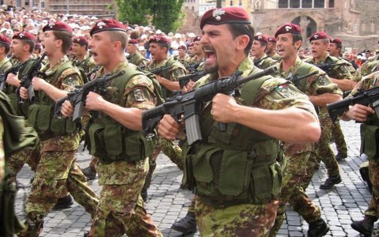 إيطاليا تسند وزارة الدفاع لسيد "التسويات السرية"