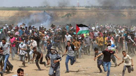 استشهاد فلسطينيين بينهما طفل وإصابة العشرات في مسيرة العودة شرقي غزة