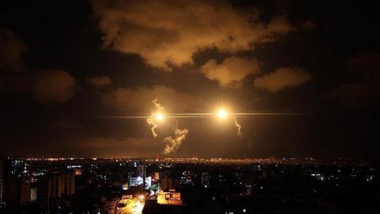 طائرات الاحتلال الإسرائيلي تقصف أهدافًا داخل غزة