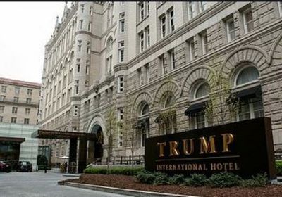 "الكونغرس": الديمقراطيون يحققون بشأن إقامة "بنس" في فندق خاص بـ"ترامب"