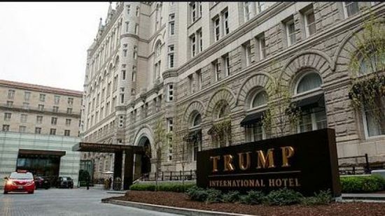 "الكونغرس": الديمقراطيون يحققون بشأن إقامة "بنس" في فندق خاص بـ"ترامب"