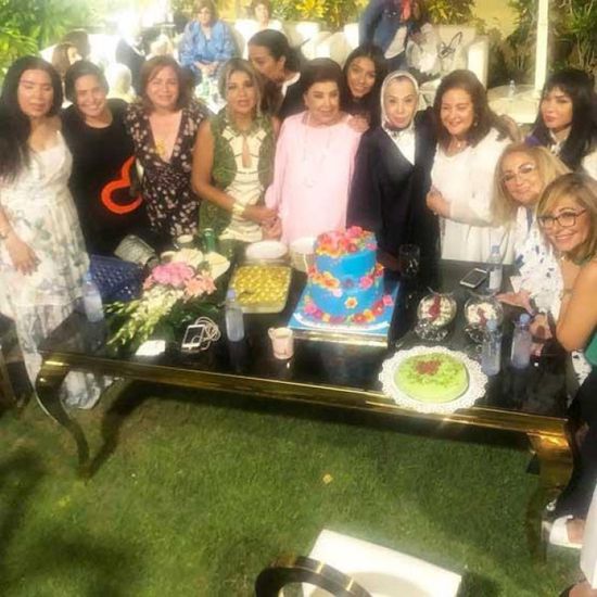 نجمات الفن يحتفلن بعيد ميلاد رجاء الجداوي (صور)