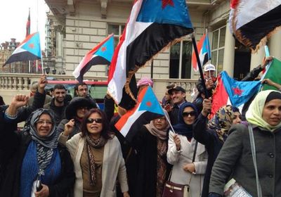 في تظاهرة وفاء.. أبناء الجنوب ببريطانيا يحتشدون أمام السفارة الإماراتية بلندن 