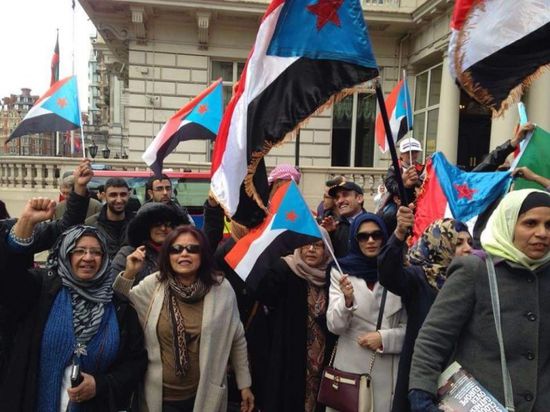 في تظاهرة وفاء.. أبناء الجنوب ببريطانيا يحتشدون أمام السفارة الإماراتية بلندن 