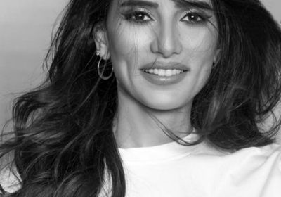 زينة تخضع لجلسة تصوير جديدة وتوجه هذه الرسالة 