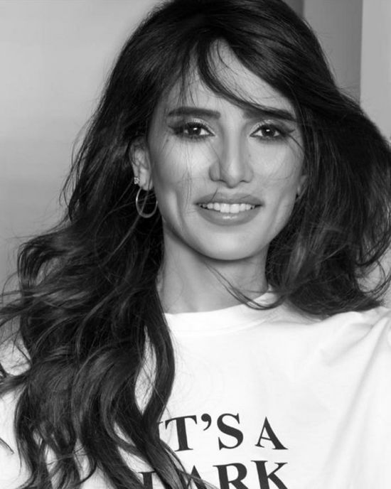 زينة تخضع لجلسة تصوير جديدة وتوجه هذه الرسالة 