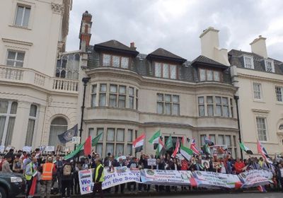 تظاهرة حاشدة للجالية الجنوبية أمام سفارة الإمارات بلندن