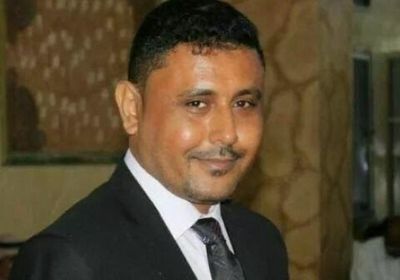 "اليافعي" للشرعية: لماذا الإصرار على "الأحمر" رأس الفشل والإرهاب؟