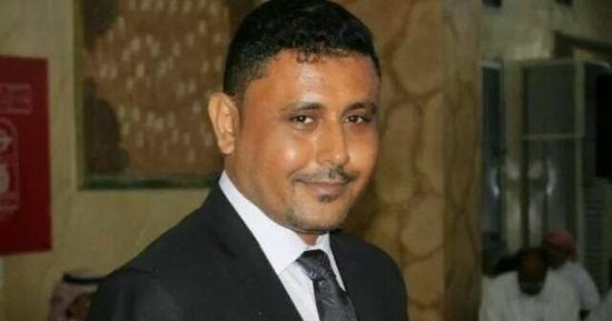 "اليافعي" للشرعية: لماذا الإصرار على "الأحمر" رأس الفشل والإرهاب؟