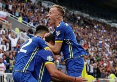 كوسوفو تتخطى إنجلترا مؤقتا بالتصفيات الأوروبية بعد الفوز على التشيك