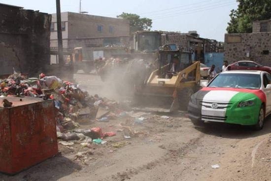 بدعم من "الإمارات".. انطلاق حملة نظافة شاملة بالعاصمة عدن (صور)