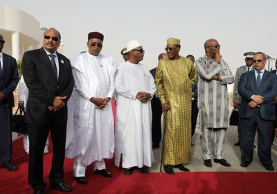 جلسة مباحثات تجمع رئيس النيجر بنظيره المالي