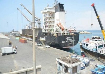 وصول بواخر مازوت لميناء المكلا .. والبحسني: ستُحدث استقرارا للكهرباء