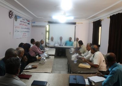 دورة في القيادة الإدارية لرؤساء الإدارات التنفيذية في انتقالي العاصمة عدن (صور)