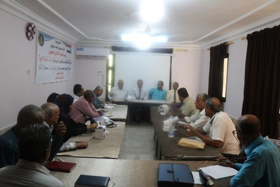 دورة في القيادة الإدارية لرؤساء الإدارات التنفيذية في انتقالي العاصمة عدن (صور)