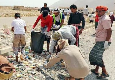 حملة إماراتية لنظافة منطقة موري في سقطرى   