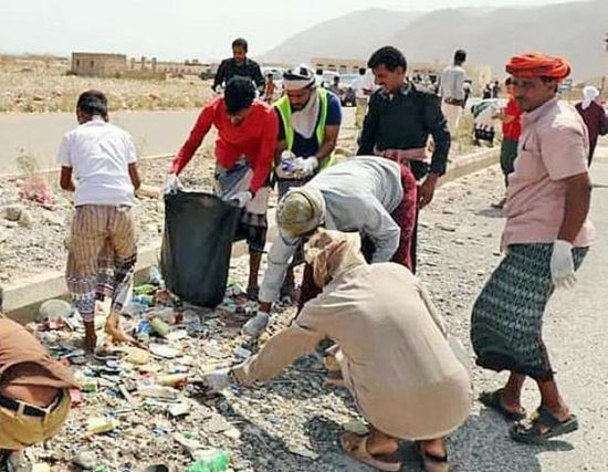 حملة إماراتية لنظافة منطقة موري في سقطرى   