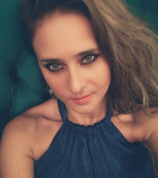 نيللي كريم جذابة في جلسة تصوير جديدة (صور)
