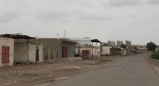 قصف حوثي مكثف على مواقع القوات المشتركة في مديرية التحيتا