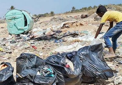 بدعم إماراتي.. انطلاق حملة نظافة واسعة في مدينة قاضب بسقطرى