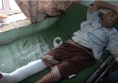 قناصة المليشيات تطلق النار على المارة في حيس وتصيب أحد المواطنين (فيديو)