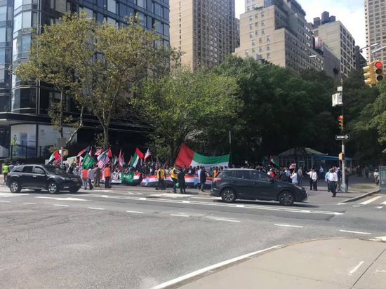تأييداً ووفاءً للإمارات.. أبناء الجنوب يحتشدون أمام "الأمم المتحدة" في نيويورك (صور)