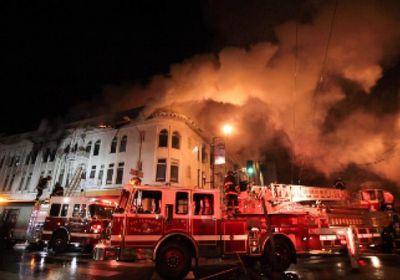 اندلاع حريق ضخم بمعبد يهودي في أمريكا