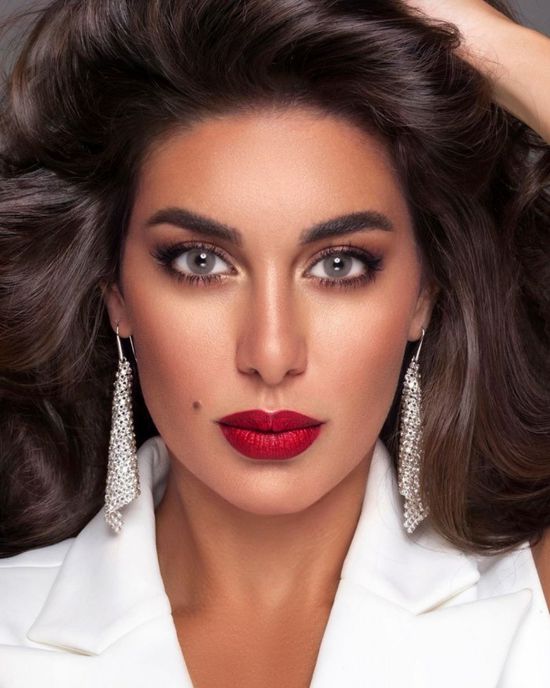 ياسمين صبري تخطف الأنظار في جلسة تصوير جديدة