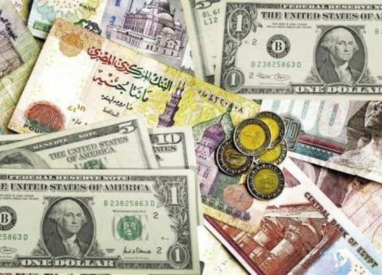 تراجع سعر صرف الدولار أمام الجنيه في البنوك المصرية