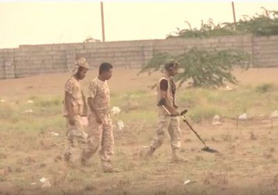 الفرق الهندسية للقوات المشتركة تواصل تفكيك الألغام الحوثية في الحديدة (فيديو)