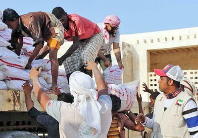 بدعم إماراتي.. قافلة مساعدات جديدة لأهالي مديرية قلنسية بسقطرى (صور)