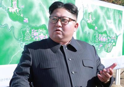 زعيم كوريا الشمالية يشرف على اختبار راجمة صواريخ عملاقة متعددة الفوهات