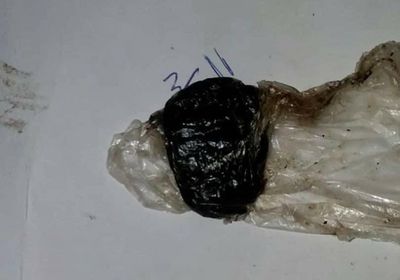 نقطة الصلب تضبط 5 متهمين وبحوزتهم مواد مخدرة