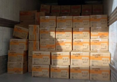 بدعم إماراتي.. شحنة مكملات غذائية لسكان أبين