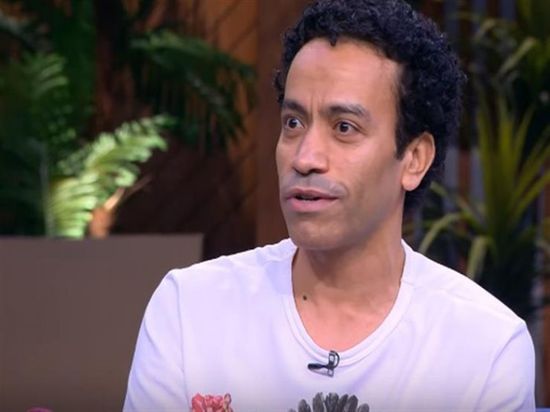 سامح حسين يكشف لجمهوره صعوبات بداياته الفنية