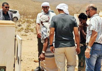 المزروعي يتفقد سير العمل في آبار منطقة سلمهو بسقطرى (صور)