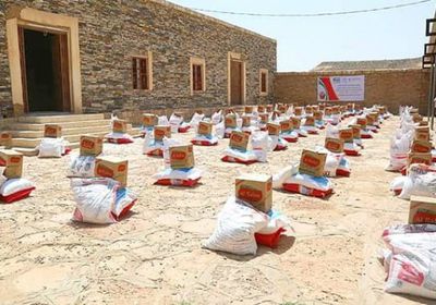 بدعم إماراتي..توزيع 1000 سلة غذائية في دوعن بحضرموت