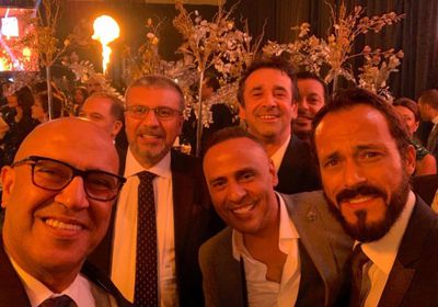 عمرو الليثي بصحبة كريم عبدالعزيز ويوسف الشريف في زفاف أحمد فهمي