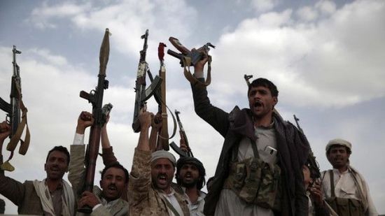 مليشيات الحوثي تفتح نيران أسلحتها على منازل المواطنين بالحديدة 