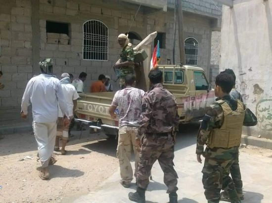 بحضور قيادات أمنية.. المتهمون بانفجار الحوطة يمثلون جريمتهم 