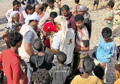 بدعم إماراتي.. تسيير قافلة مساعدات إلى مناطق الساحل الشرقي بسقطرى (صور)