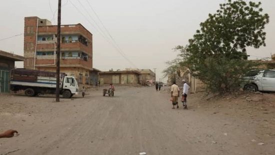 مليشيا الحوثي تقصف منازل المواطنين بحيس.. وإصابة امرأة بجروح