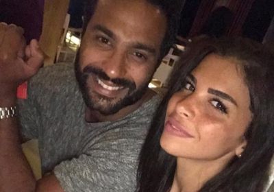 بالفيديو.. كريم فهمي برفقة زوجته في فرح شقيقه