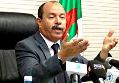 وزير العدل الجزائري يهدد بفرض قيود على الإعلام
