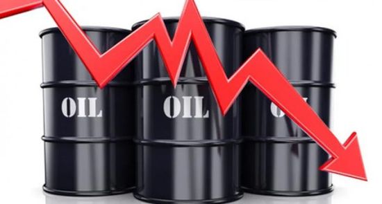 النفط يتراجع بفعل مخاوف النمو العالمي وتباطؤ الطلب