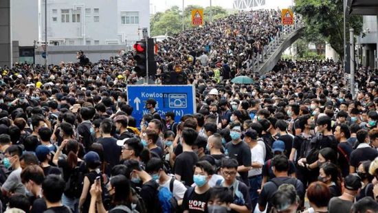 متظاهرو هونغ كونغ يخططون للاعتصام بمراكز التسوق