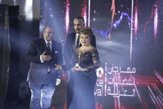 صفية العمري تتسلم درع مهرجان الفضائيات عن مشوارها الفني (صور وفيديو)